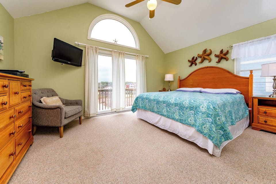 Upper Level En-Suite