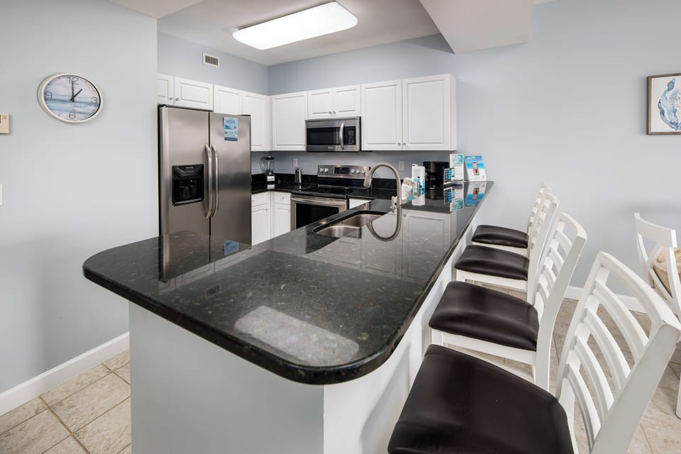 Breeakfast Bar - Additional seating at the breakfast bar.