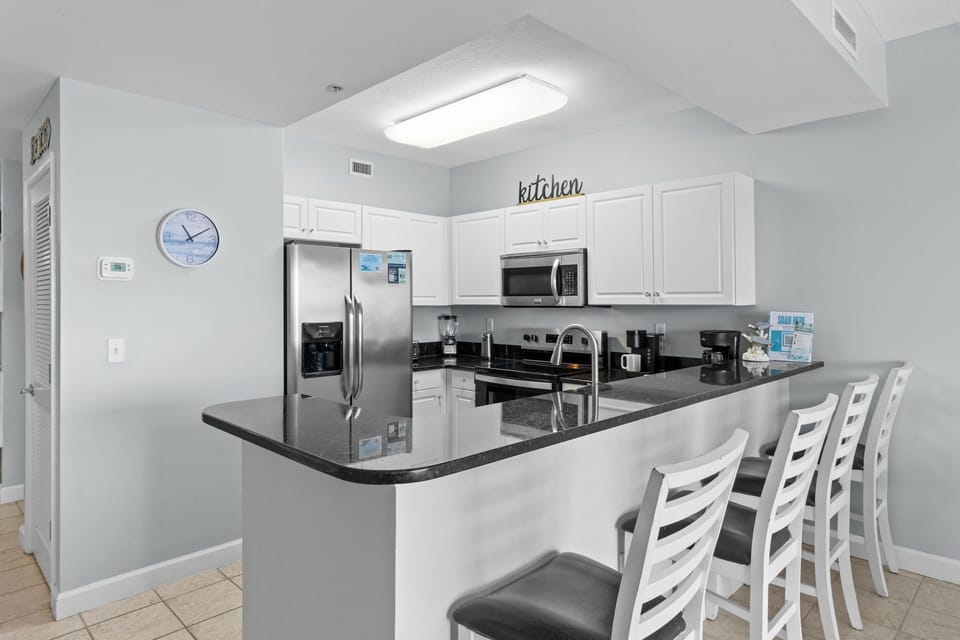 Kitchen - Additional seating at the breakfast bar.