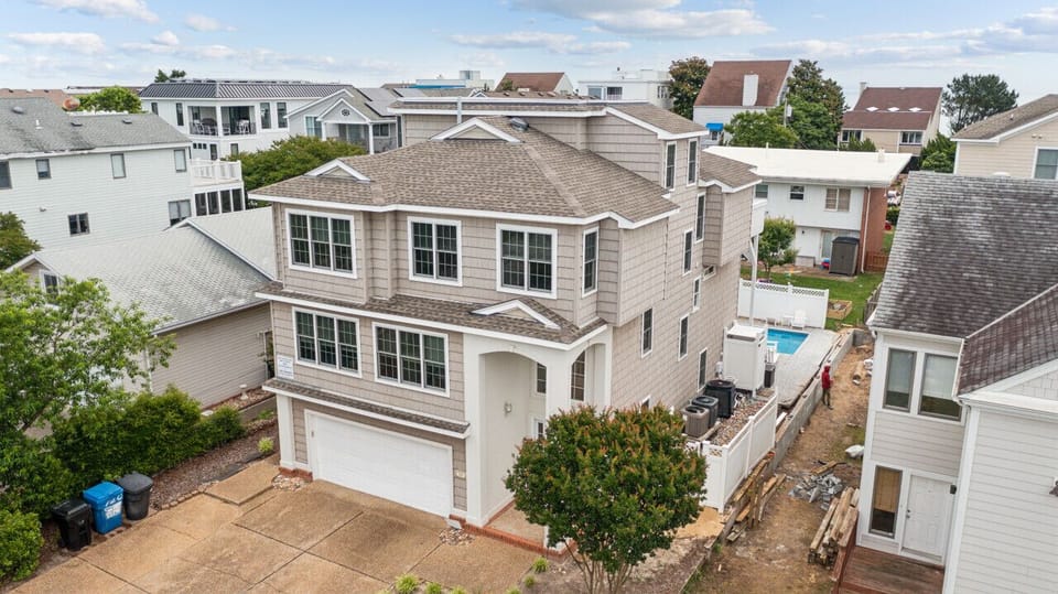 The whole view of the house - check out that pool in the backyard!