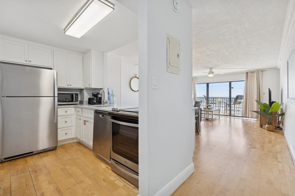 Open layout kitchen - perfect for entertaining!