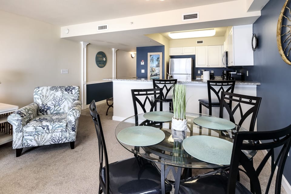 Seating for four at the table plus two bar stools at the kitchen - Enjoy a relaxing beach-side meal from one of the four seats at the dining table