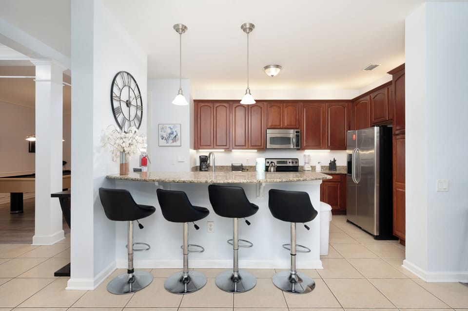 Kitchen/Breakfast Bar