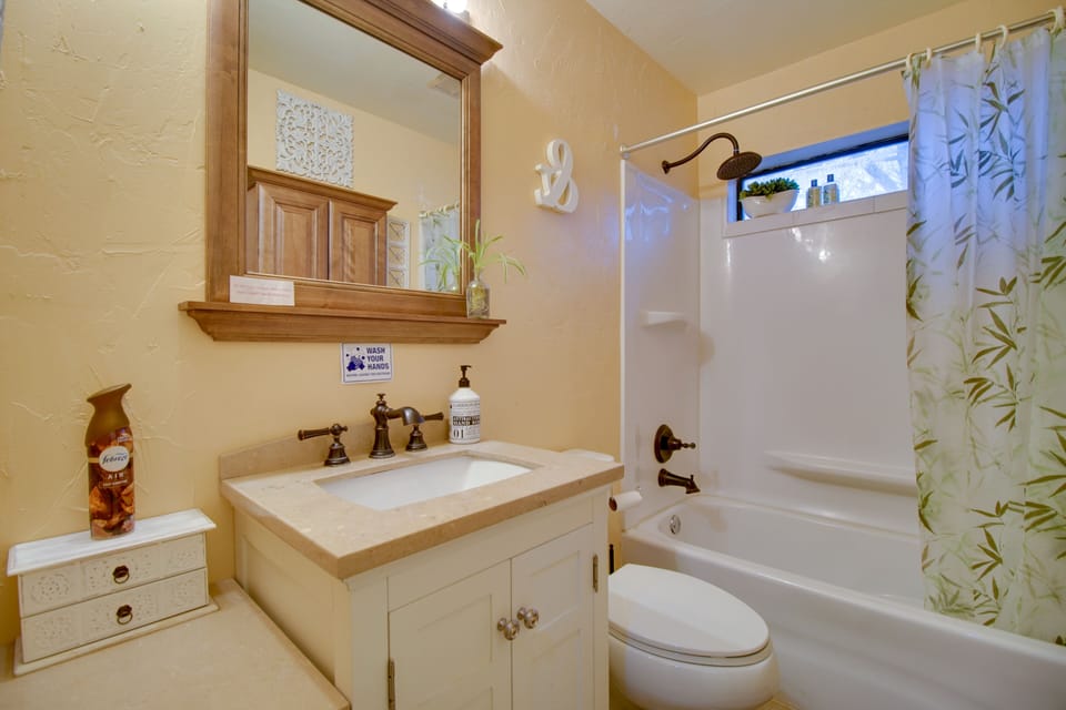Full Bathroom | Towels & Linens Provided