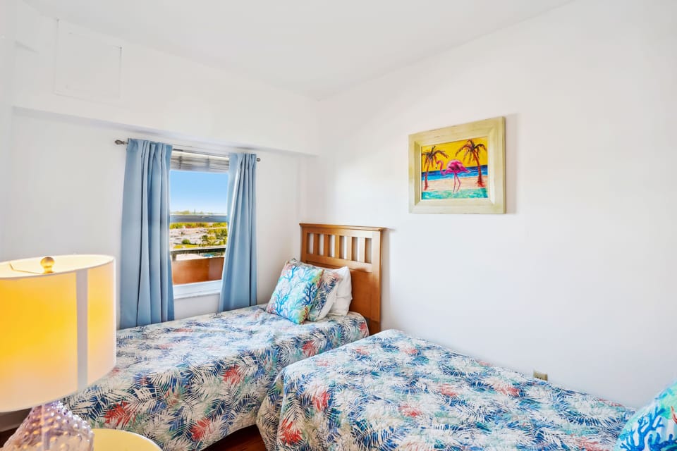 Den/Bonus Room with 2 Twin Beds
