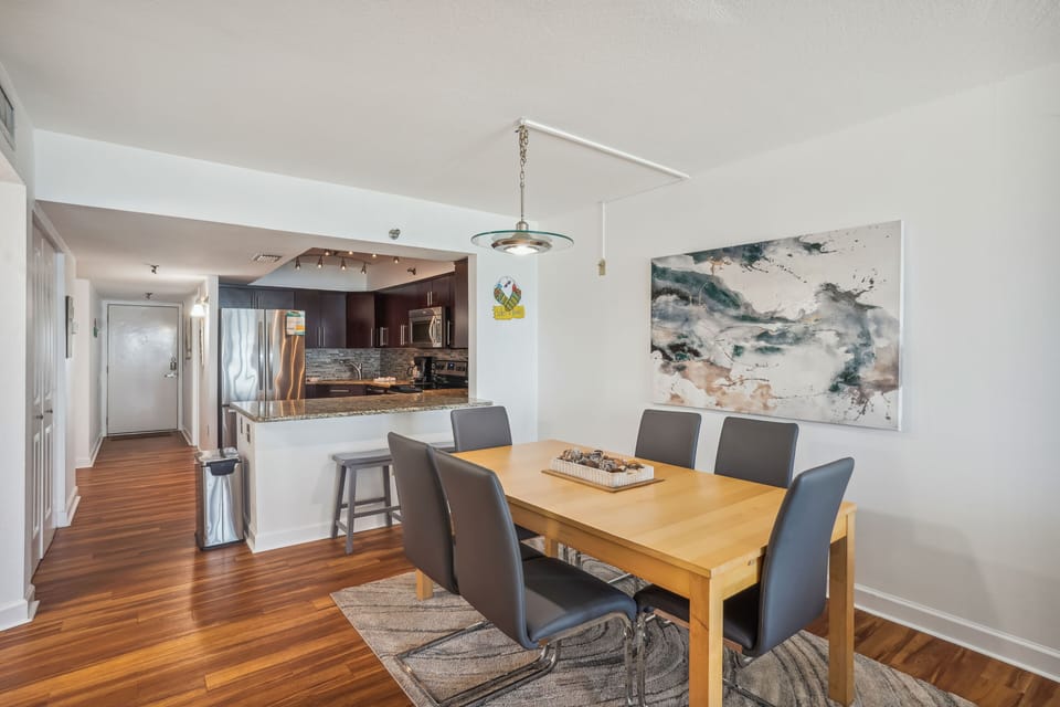 Kitchen/Dining Area