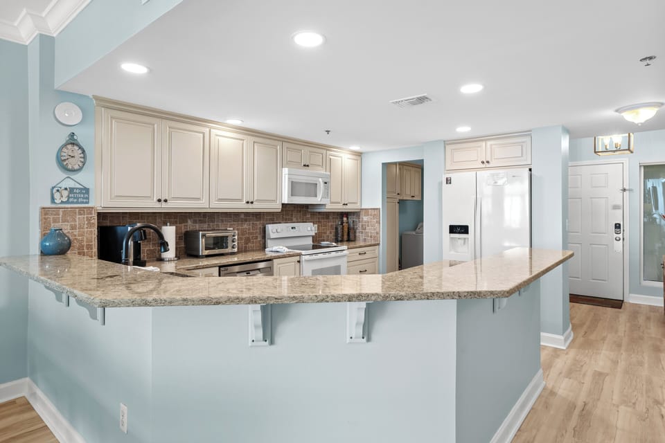 Kitchen with Bar