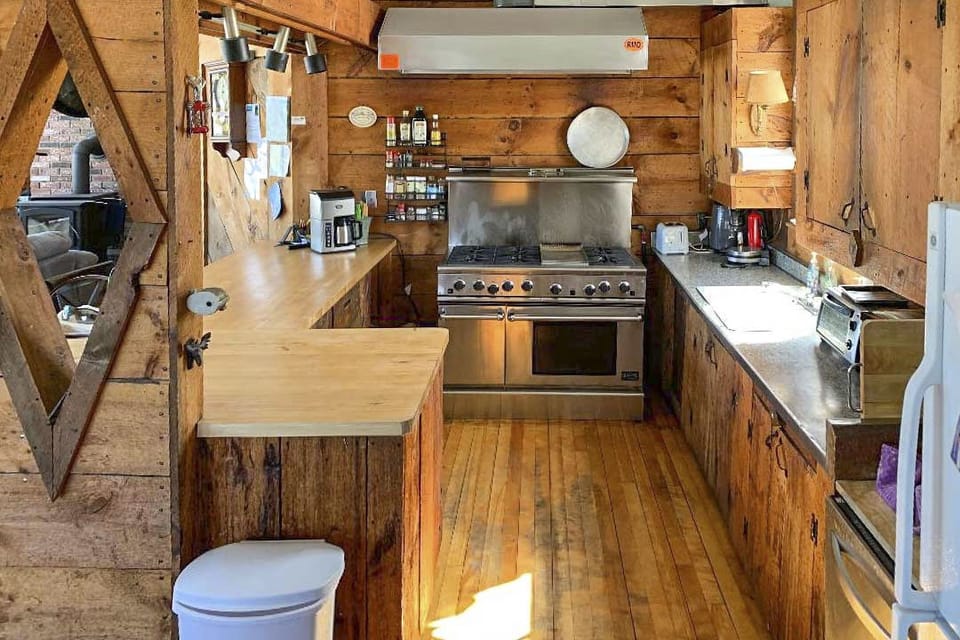 Fully Equipped Kitchen | Main Floor Griddle