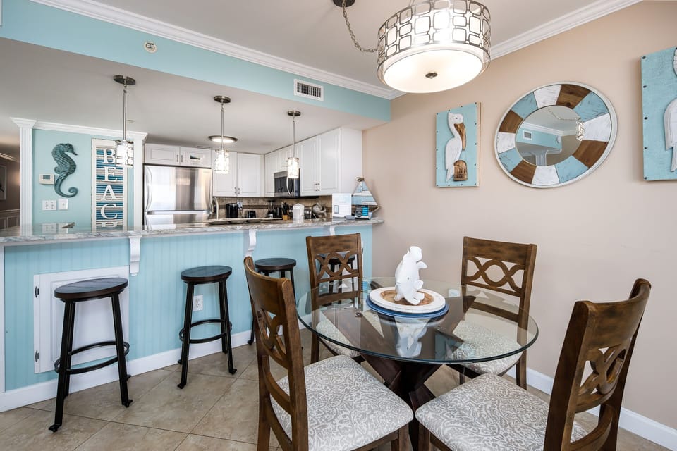 Additional seating at the bar - Dining area & kitchen view.