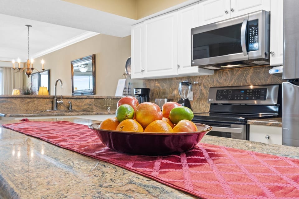 Kitchen Island - Plenty of space for food prep.