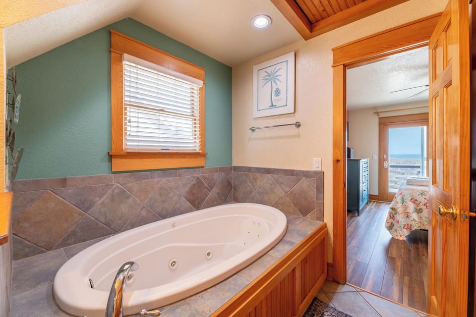 Upper Level En Suite