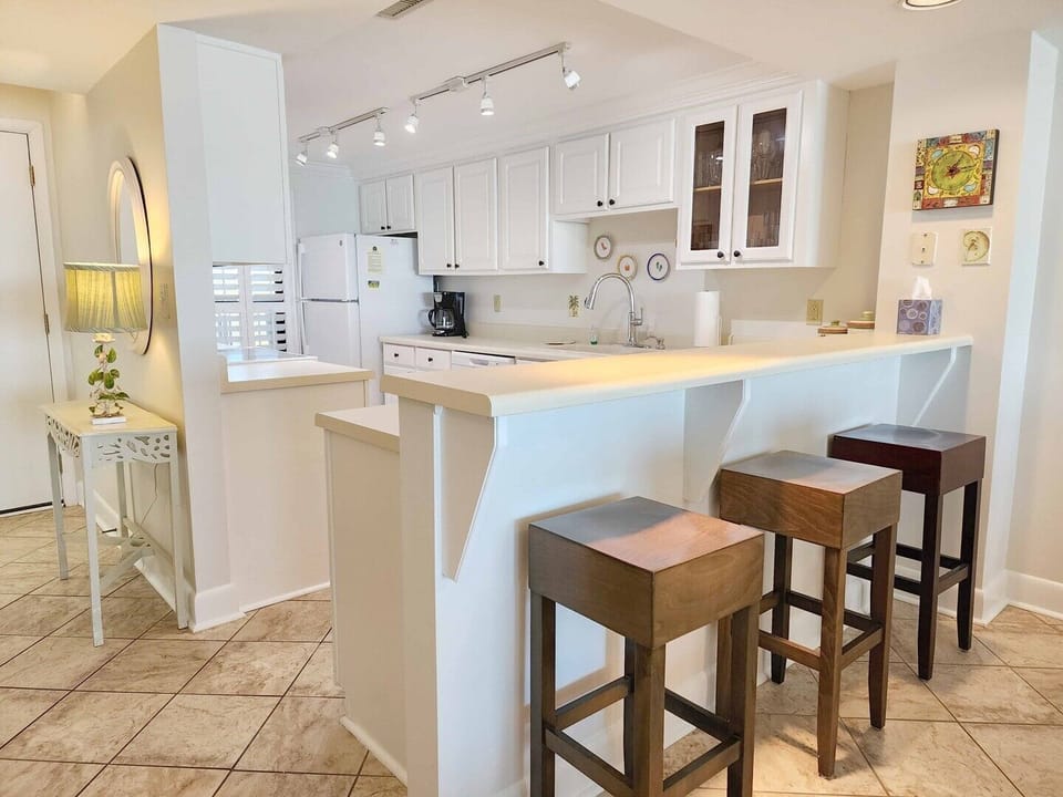 Breakfast Bar & Kitchen