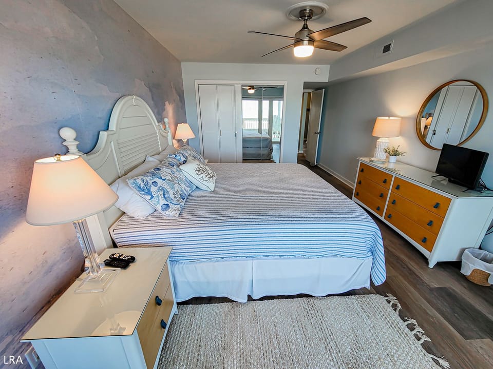 King Bedroom-34