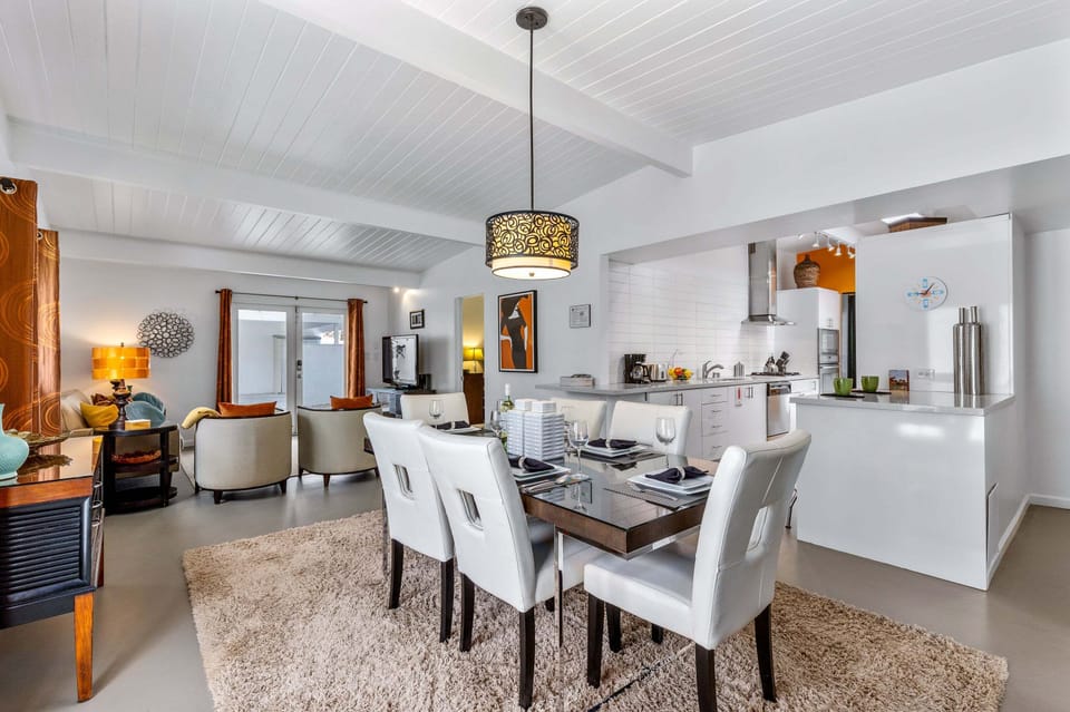 Dining room for six