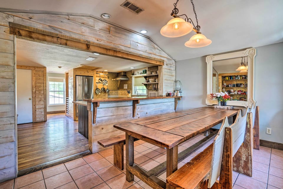 Dining Area | Kitchen