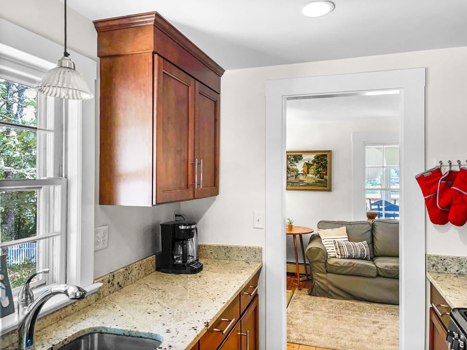 Kitchen - Heaven's Hideaway! - 379 Oak Street Harwich Cape Cod New England Vacation Rentals