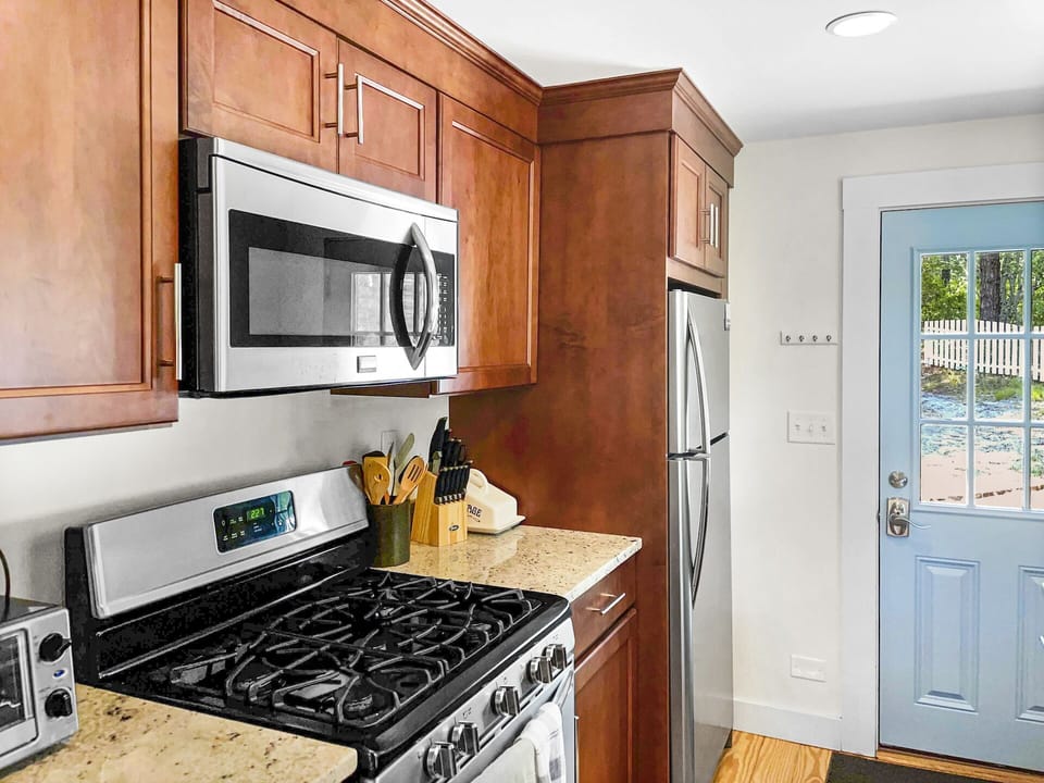 Kitchen - Heaven's Hideaway! - 379 Oak Street Harwich Cape Cod New England Vacation Rentals