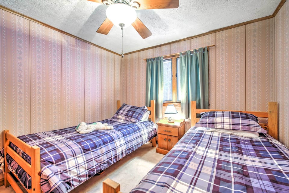 Bedroom 2 | 2 Twin Beds