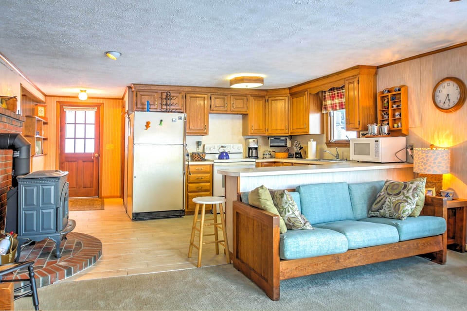 Living Area | Cable TV | Free WiFi | Board Games