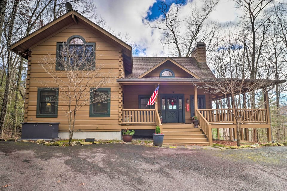 Winter Exterior | Front Entrance | Steps Required