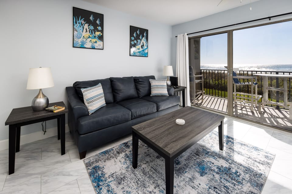 Living Room - Gather the family in the beach front living room and make some memories that will last a lifetime!