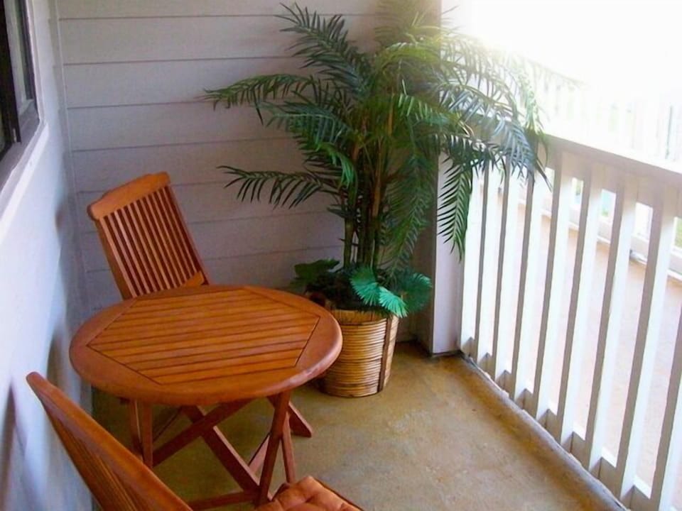 Balcony | 950 Sq Ft Unit
