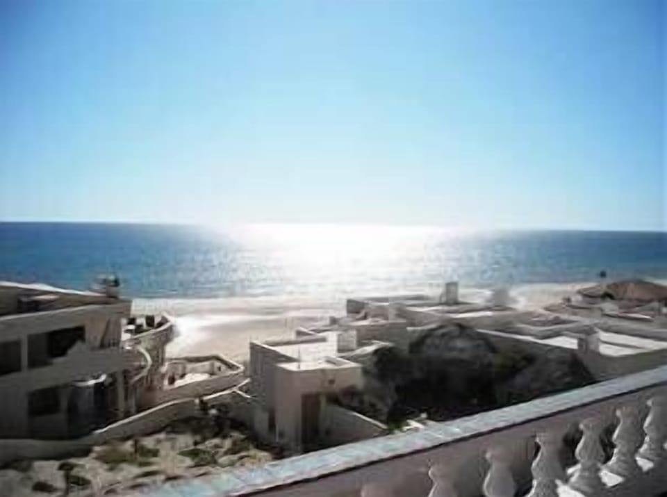 30-second walk to the beach