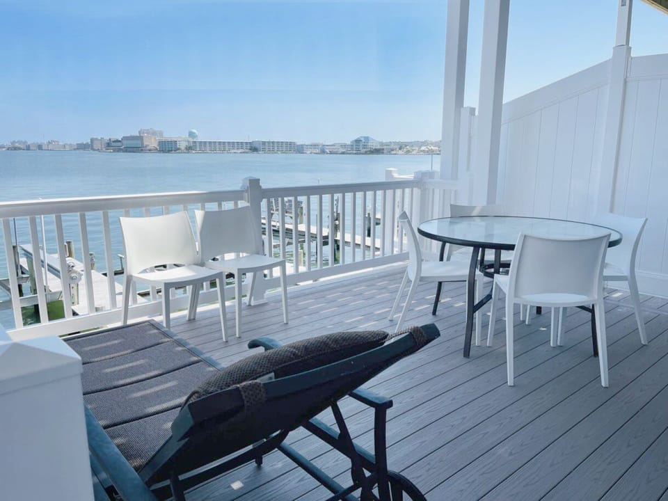 BALCONY-BAY-VIEW