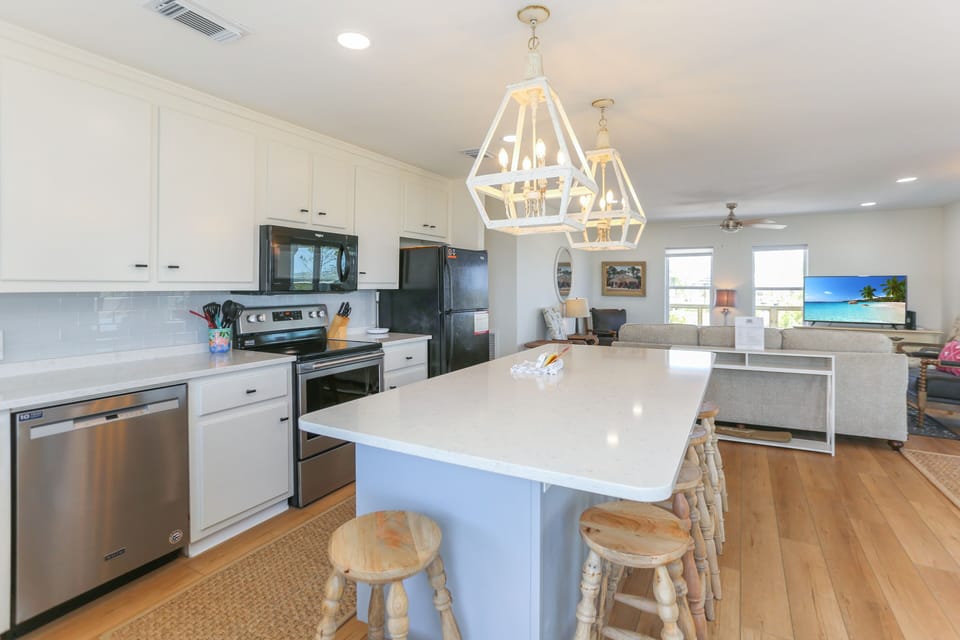 Kitchen Bar with Seating