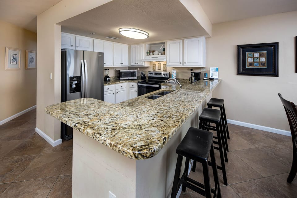 Breakfast Bar - Additional seating at the breakfast bar