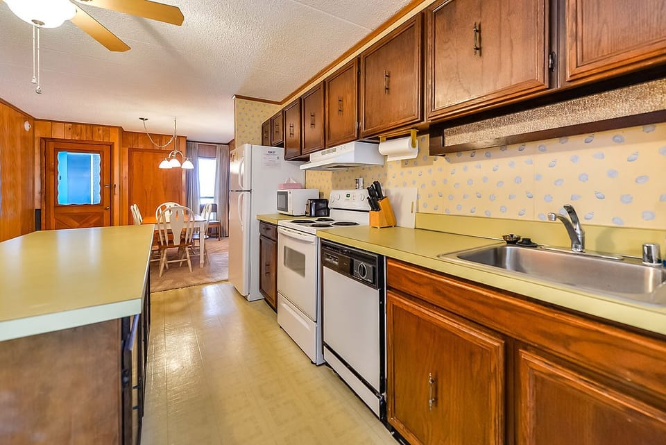 Full-Size Kitchen