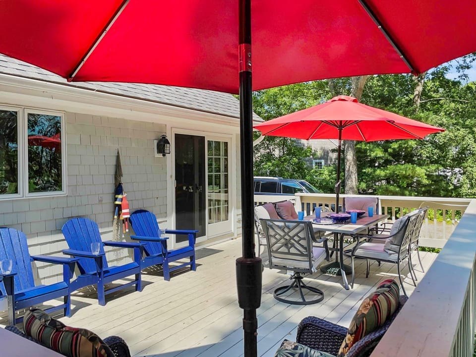 Plenty of shade with 2 umbrellas on the deck