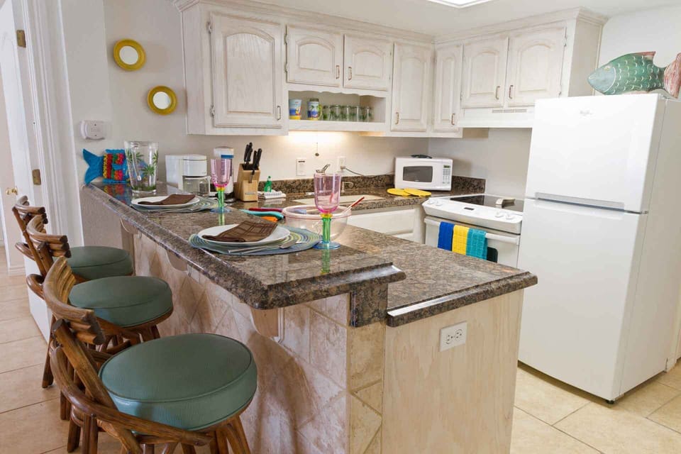 Whether you are cooking a classic or trying a new recipe this compact kitchen is perfect for your culinary skills.