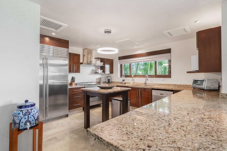 With plenty of room for multiple people to cook or make drinks.