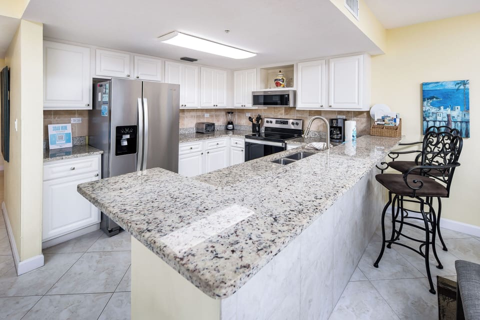 Kitchen - Additional seating at the breakfast bar.