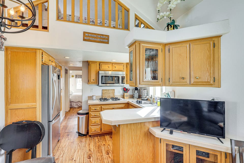 Kitchen | Well-Equipped | Cooking Basics | Dishware & Flatware | Coffee Maker