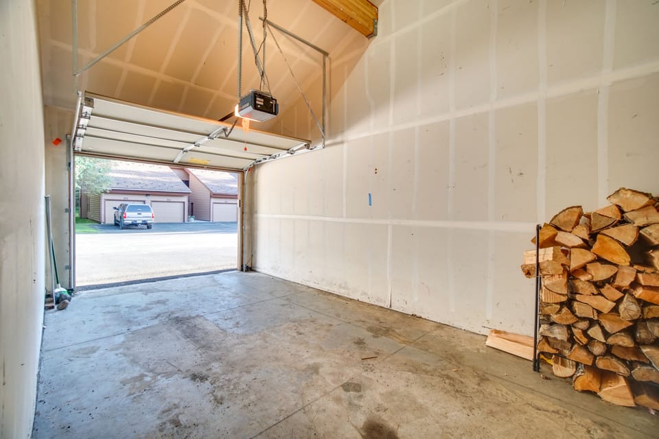 Parking | Garage (1 Vehicle) | Driveway (1 Vehicle)