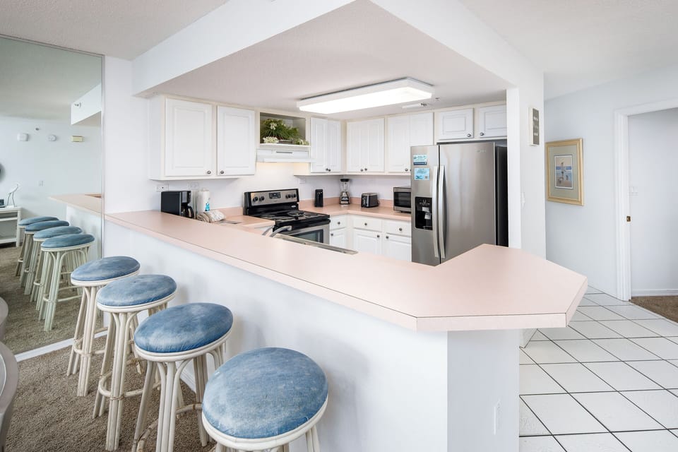 Breakfast Bar - Additional seating for four.  Enjoy a snack!