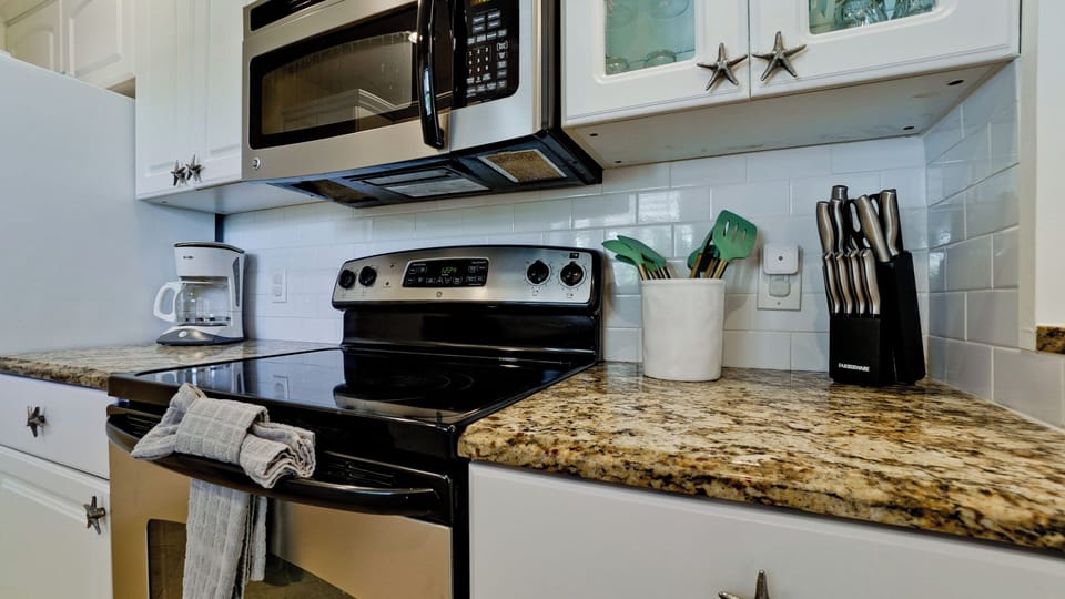 Full sized kitchen appliances