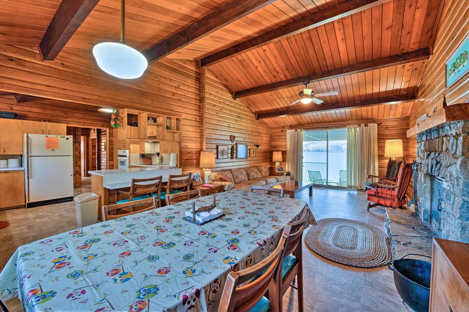 Open Living Area | Dining Table