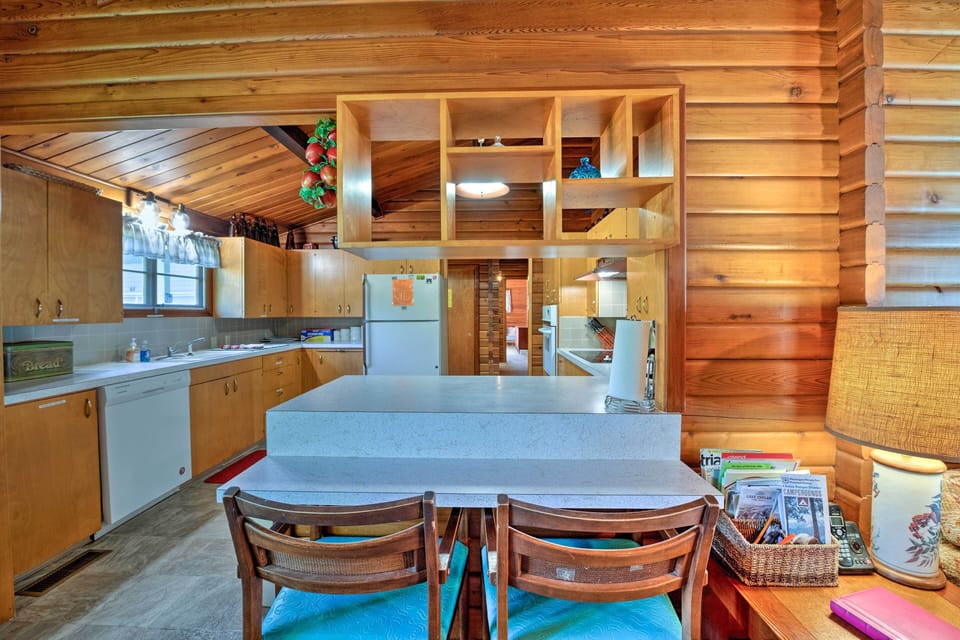 Kitchen | Breakfast Bar