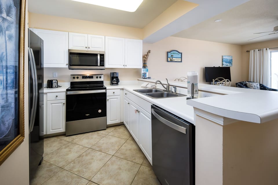 Kitchen - Kitchen has new appliances & all of you basic items needed to make yummy meals.