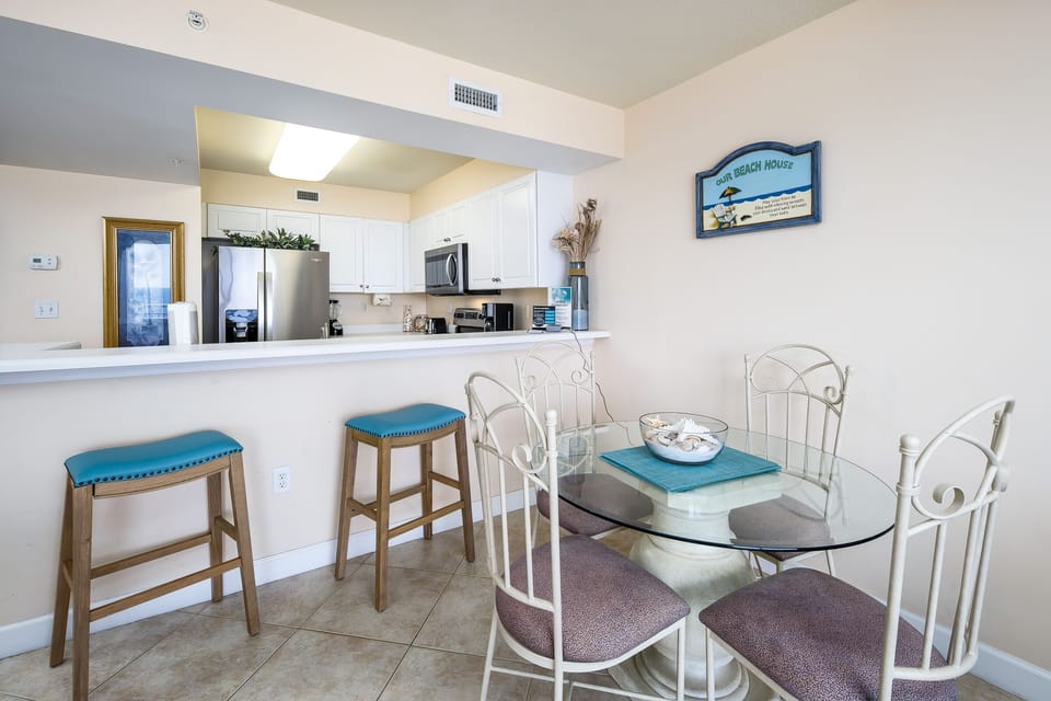 Extra seating at the breakfast bar - There are two additional seats at the breakfast bar.