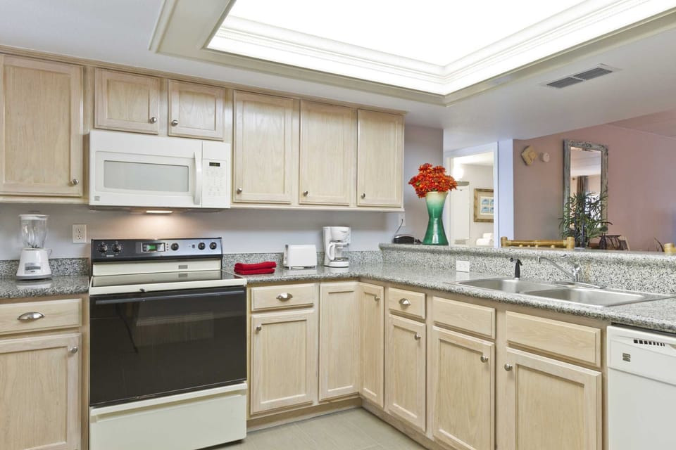 Keep the crew fed by cooking up a storm in our fully equipped kitchen.