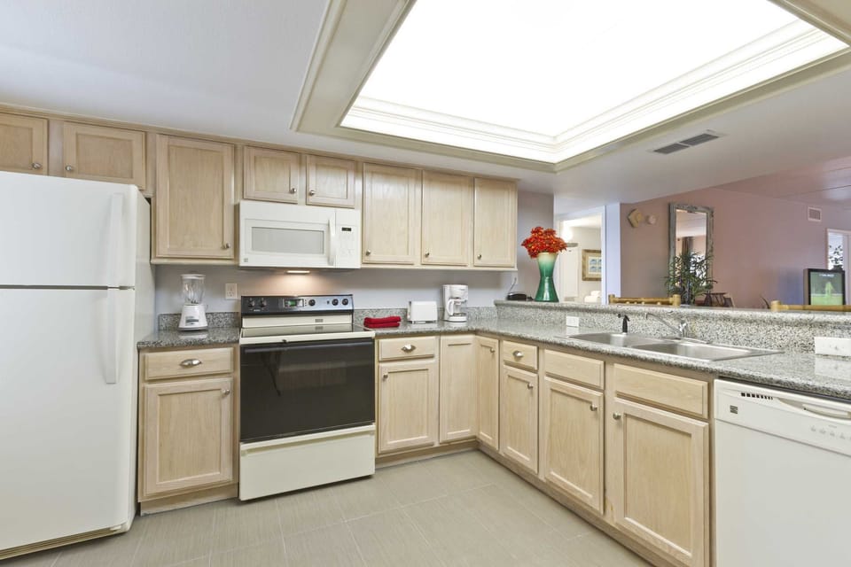 Our kitchen is fully equipped with the cooking essentials. Stock up on fresh groceries and spices at Blue Marlin!