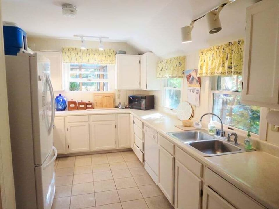 Completely updated and fully equipped kitchen with a dishwasher -  19 Old Cart Way -Chatham- Cape Cod -New England Vacation Rentals