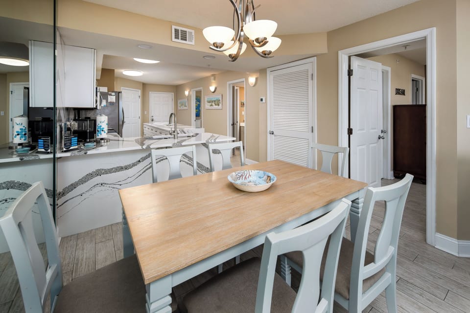 Dining Area - Enjoy a meal with a view!