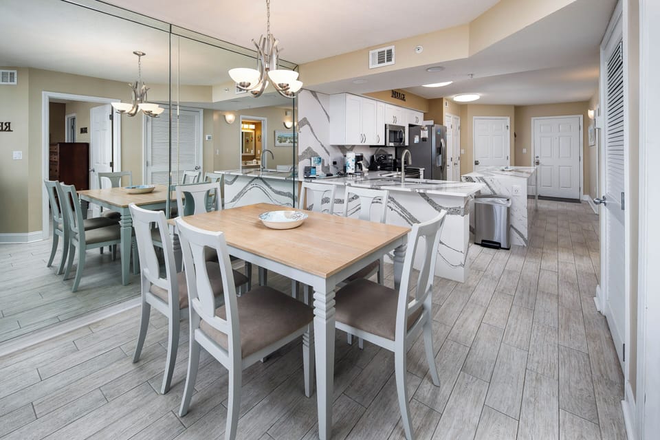 Dining Area - Dining table next to the kitchen for your convenience