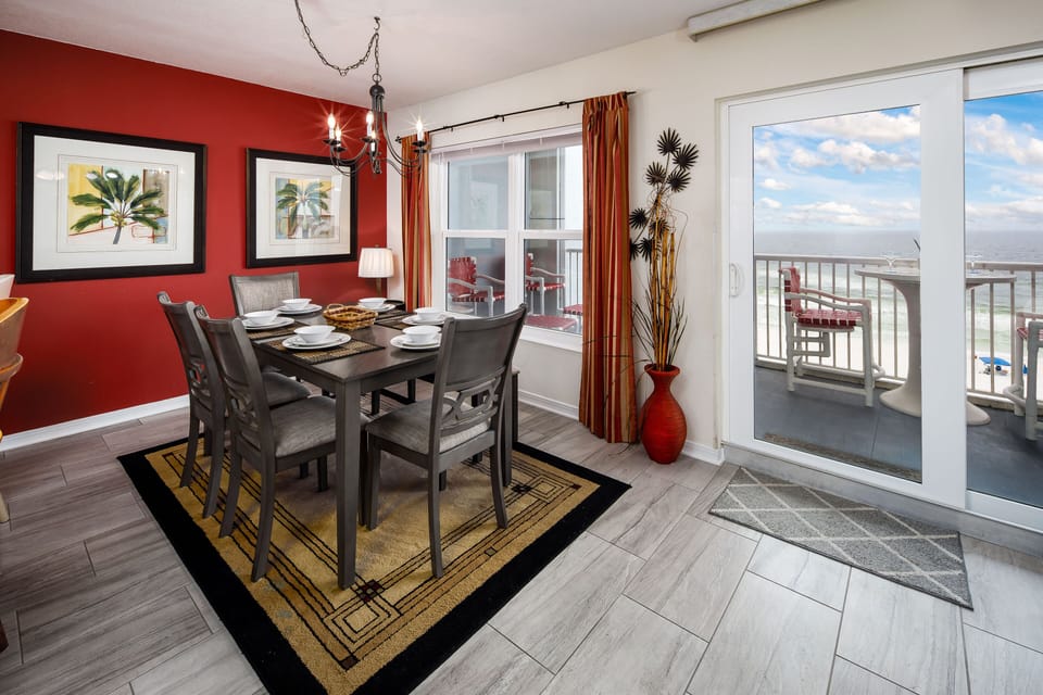Dining Area - Imagine enjoying your next meal with a side of breathtaking views