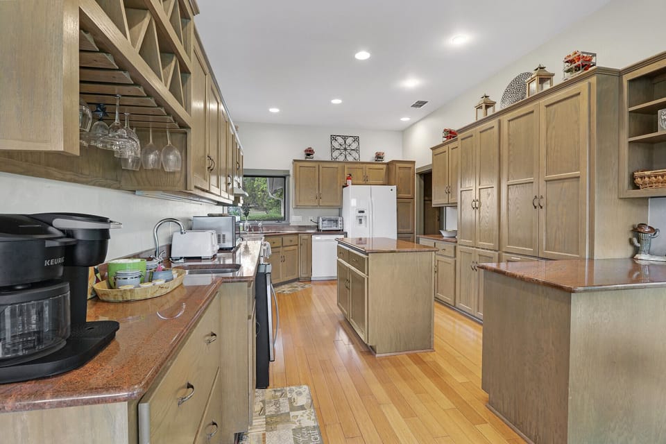 Granite counter tops and double ovens...a cooks kitchen!